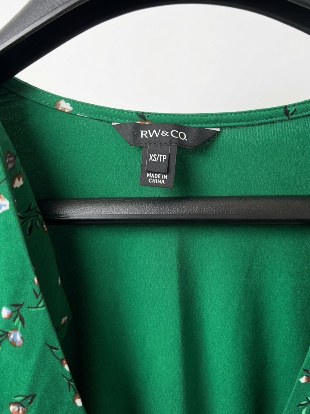 RW&CO. Women’s Emerald Green Floral Wrap Blouse Size XS - Picture 2 of 3